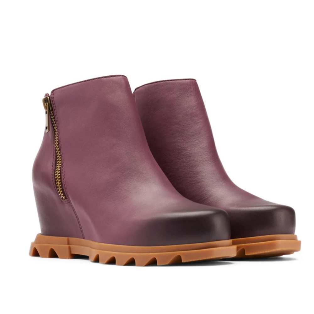 Joan of Arctic III Waterproof Wedge Boot
ICE WINE GUM 2